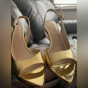Size 9 Gold JLo Heels